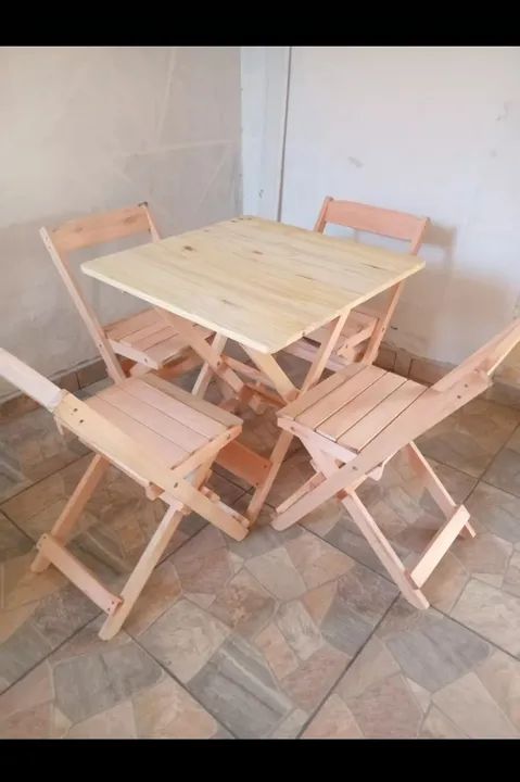 Jogo de mesa e cadeiras dobráveis 