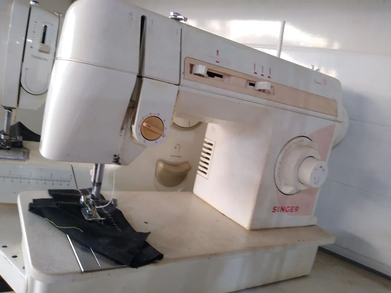 Máquina de costura doméstica Singer usada 