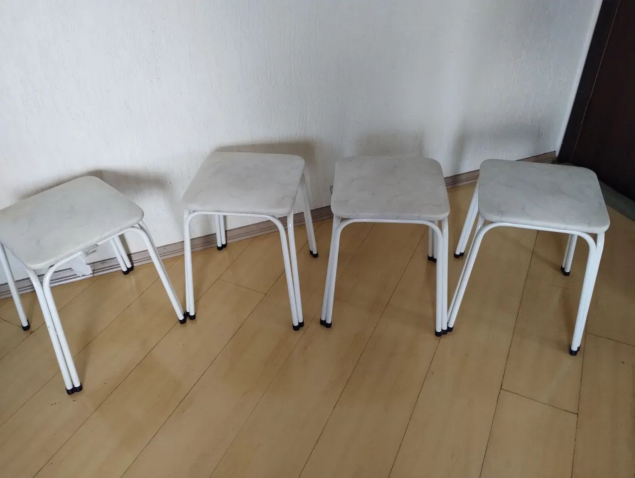 Kit 04 Bancos baixos estofados 