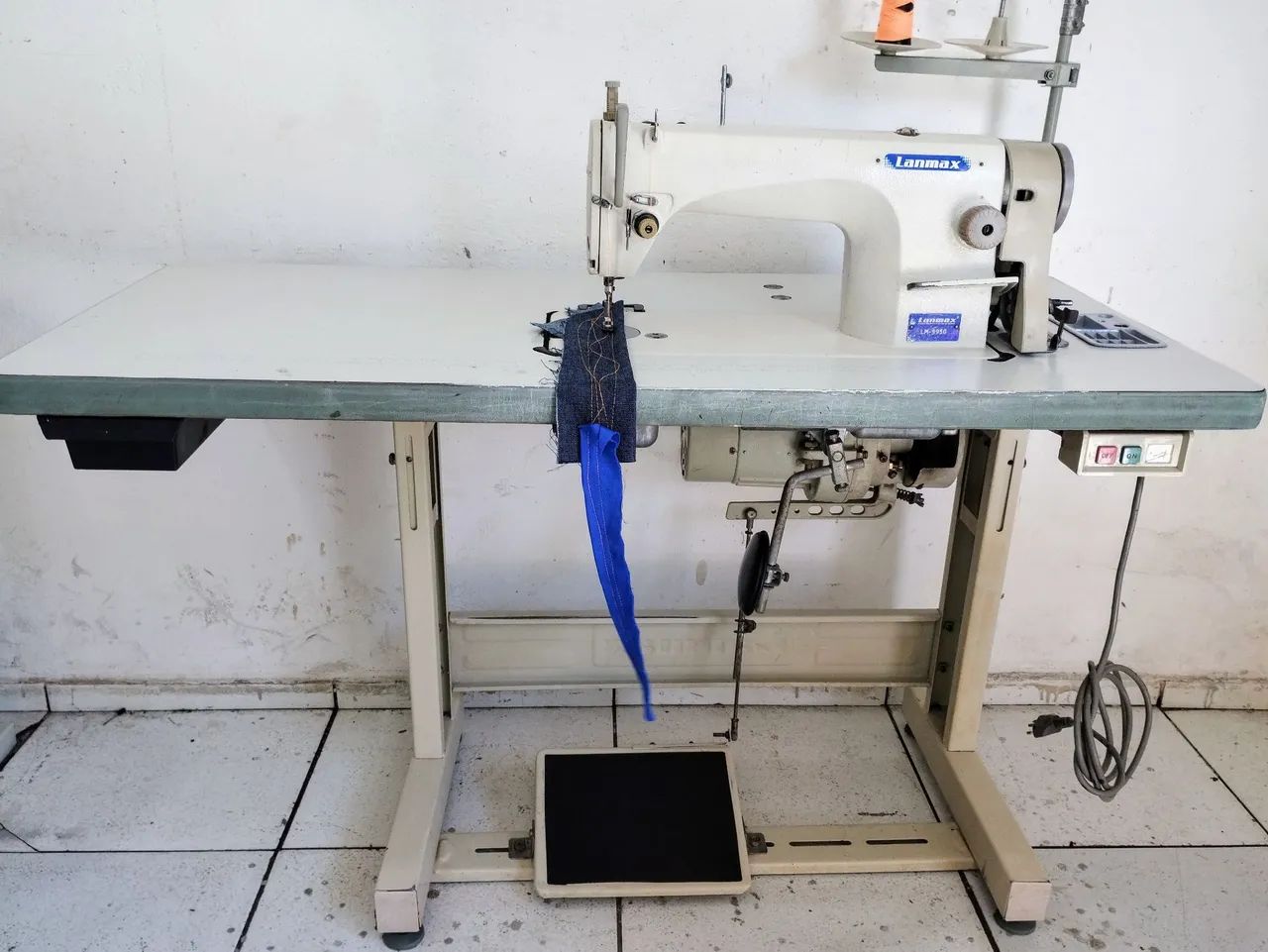 Vendo uma Máquina de Costura Industrial Lanmax 