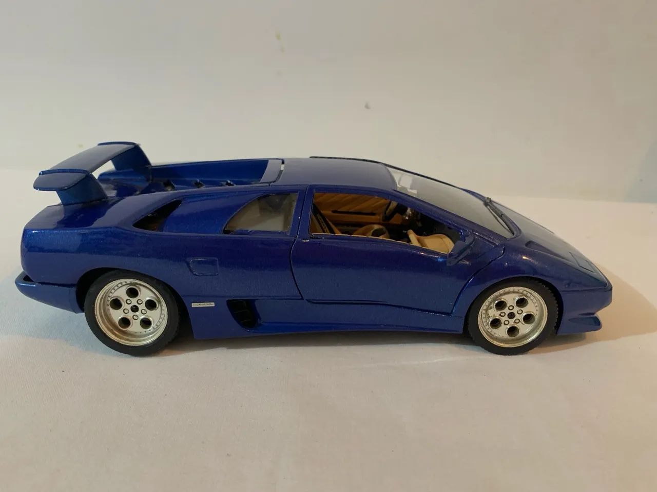 Lamborghini Diablo 1/18 Escala azul Bburago Mare In Italy Ler Descrição  - Foto 2