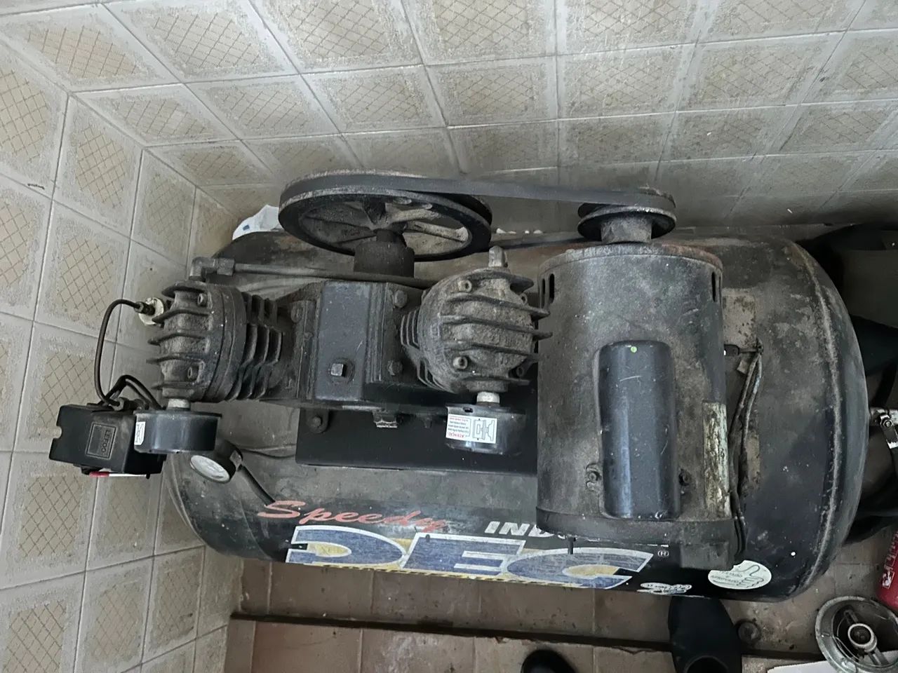  COMPRESSOR DE AR 10 PÉS MONOFÁSICO PEG NBPV-10/175L 120 LBS  - Foto 2