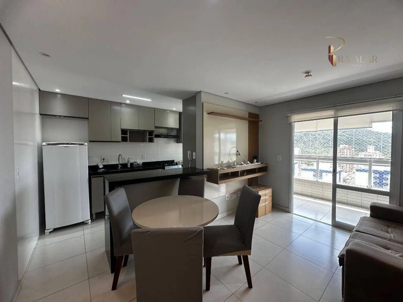 Apartamento em Praia Grande com 2 Dormitórios para Alugar no Canto do Forte