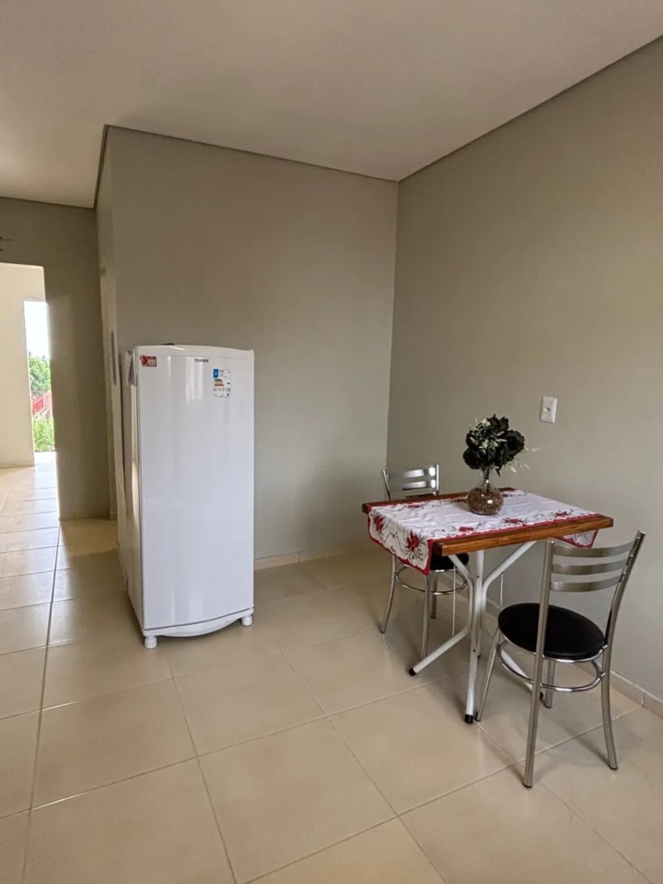 Kitinet mobiliada com água luz e internet  - Foto 2