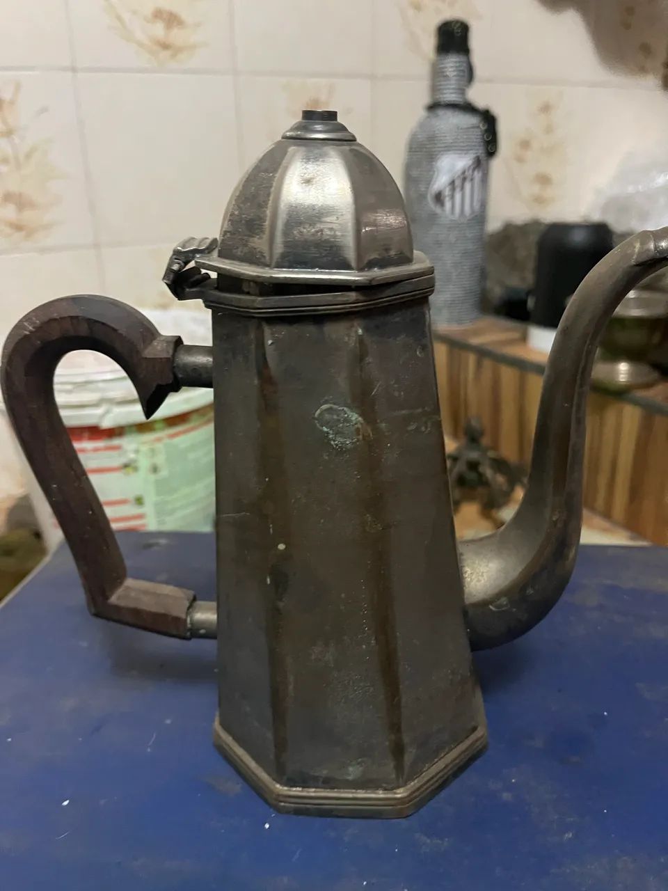cafeteira ou bule de chá antigo,