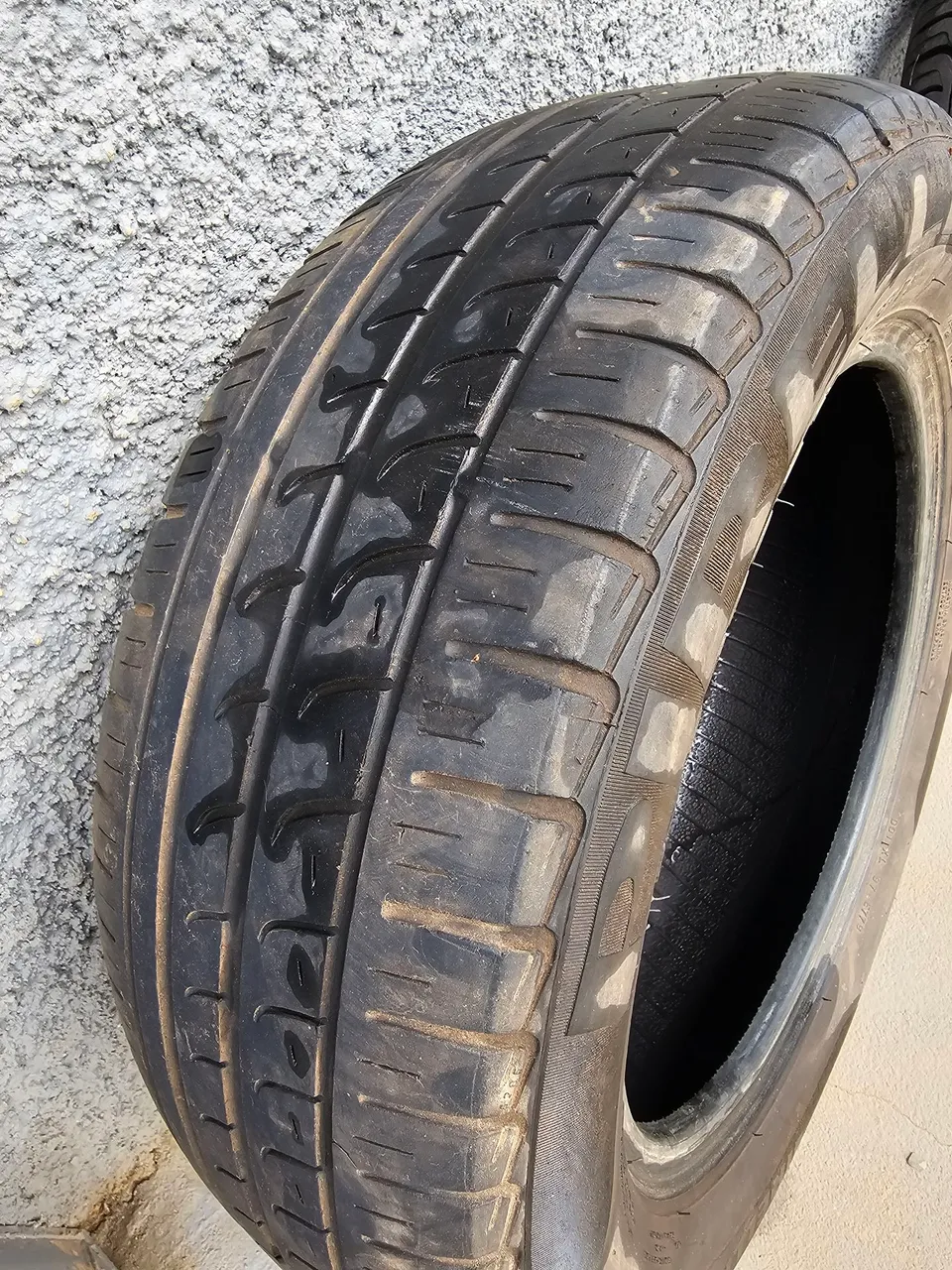 Pneu Pirelli 195/60 R15 - usado