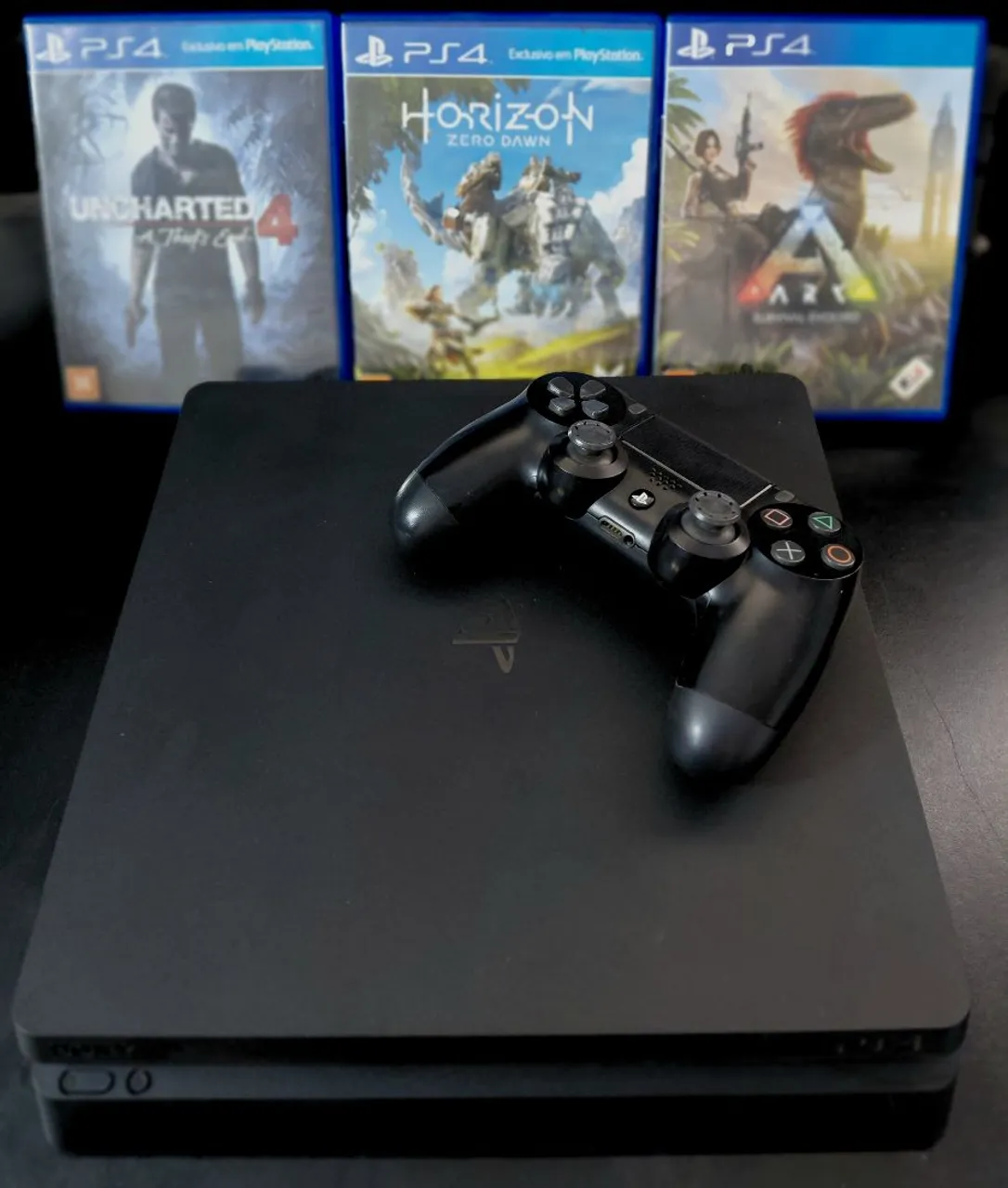 PS4 Slim com Controle e 3 jogos em disco