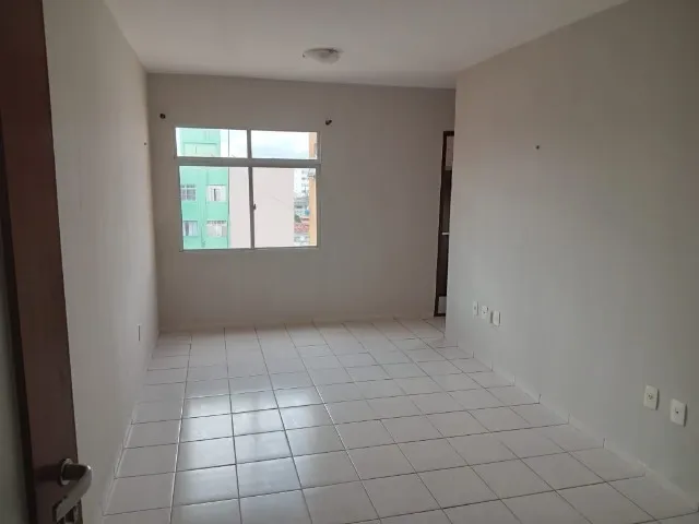 Vendo apartamento localizado na Maria Lacerda 