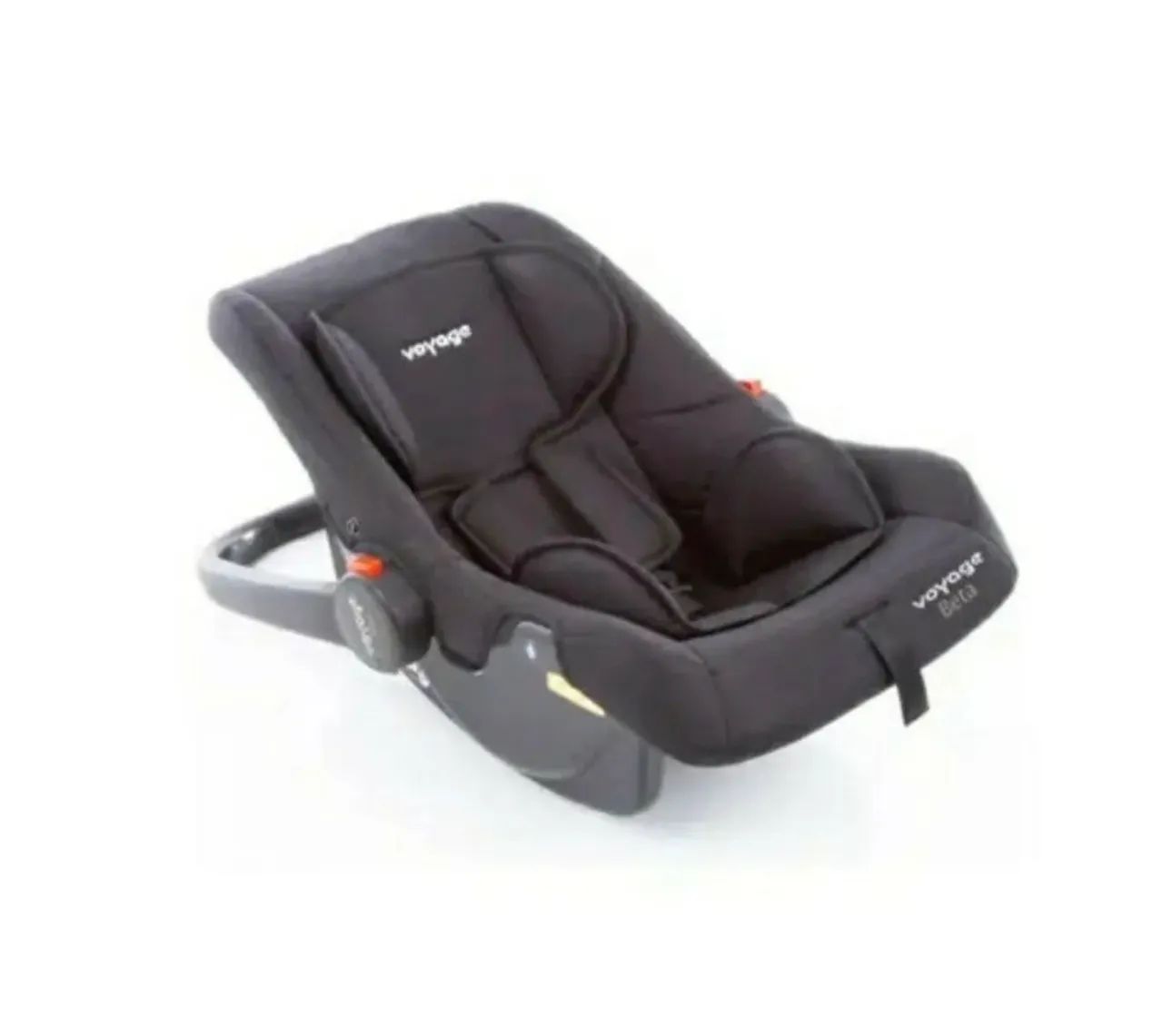 Berço de madeira branco para bebê e carinho de bebê 