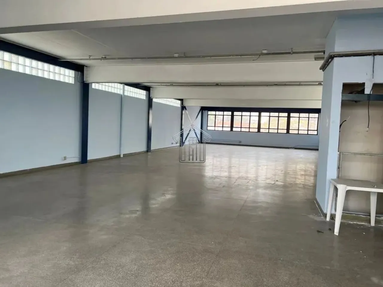 Sala em piso superior para Locação, 200 m². Excelente localização!