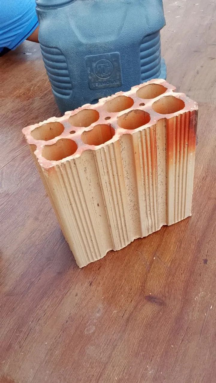 Tijolos de primeira de 8 furos 20x20 64385785012354122