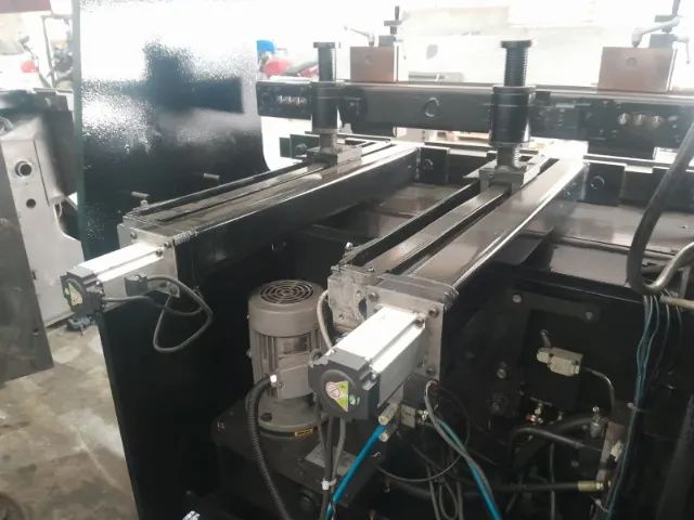 À VENDA: Dobradeira Hidráulica Amada CNC 3 Eixos - Foto 5