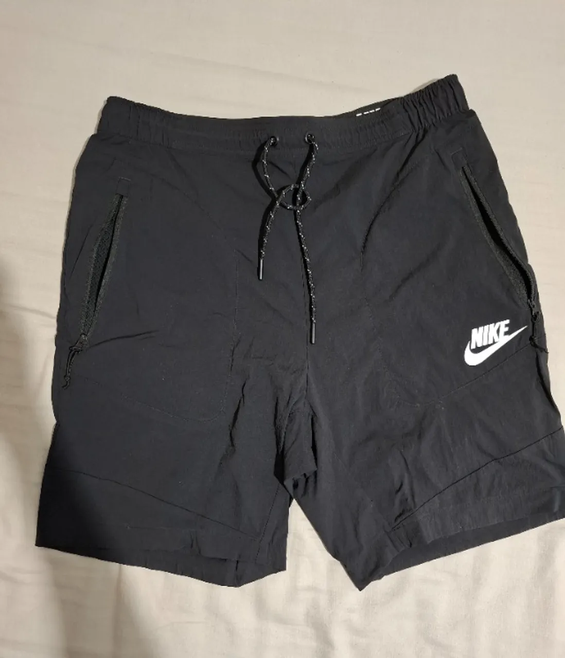 bermuda/short nike preto original bolsos com ziper em ótimo estado