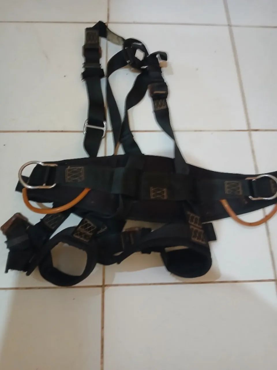 Cinto de segurança 2 pontos USADO (tipo paraquedista) - Foto 3