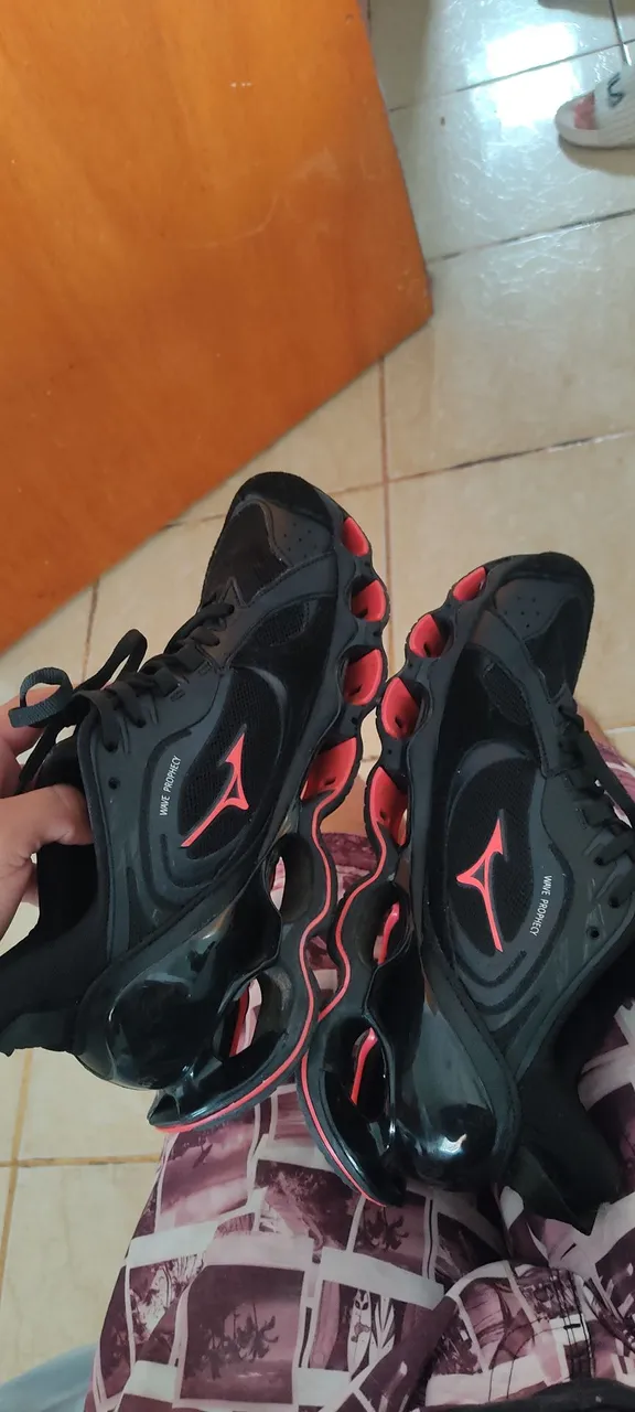 Tênis Mizuno Wave Prophecy - Preto e Vermelho