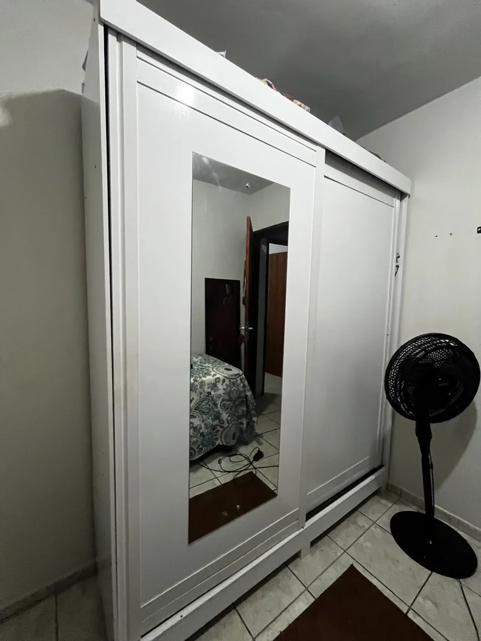 Guarda-Roupa Branco com Espelho