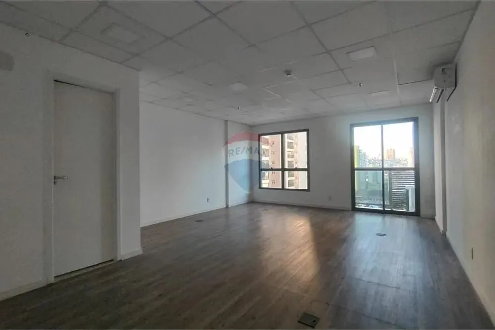 Sala comercial de 37,25 m² para locação, totalmente acabada e SEMI MOBILIADA com ótima loc