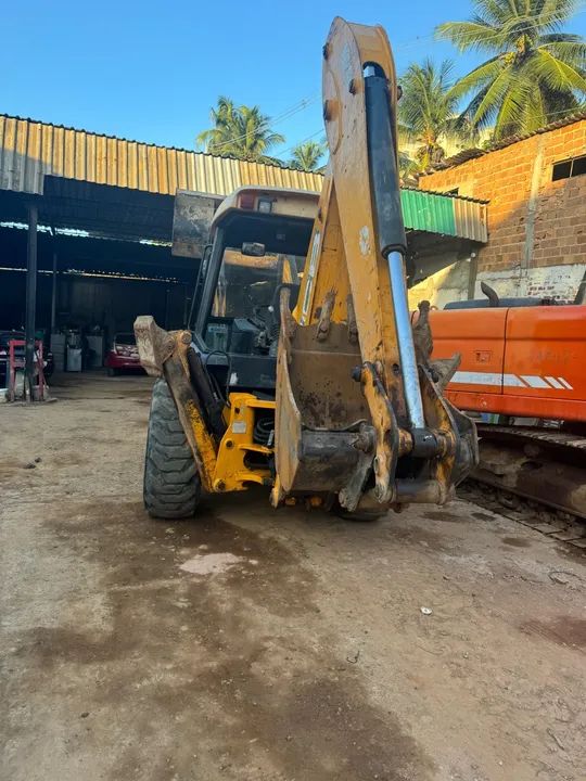 Retroescavadeira 4x4 - Foto 2