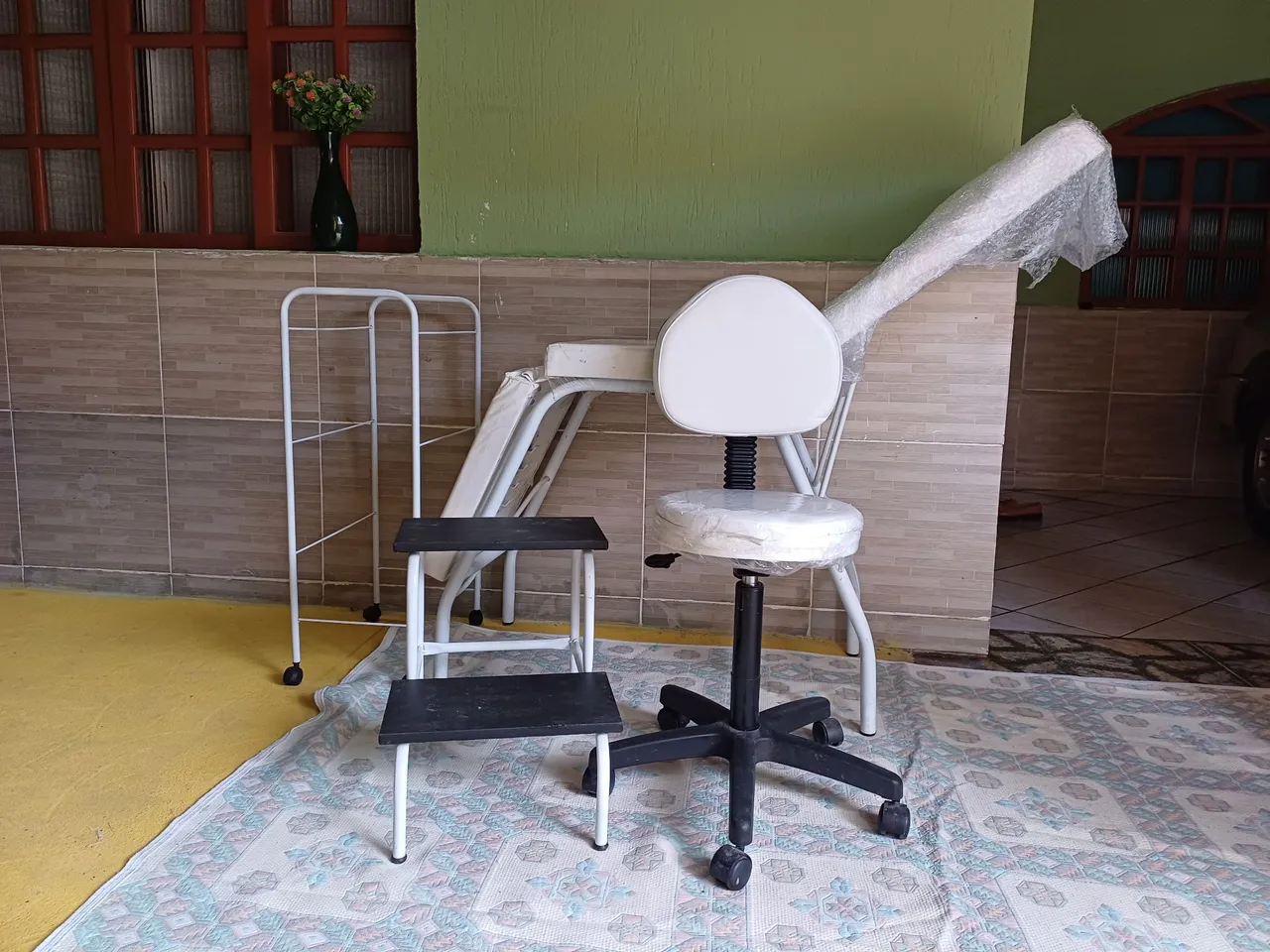 Conjunto para Estética: Cadeira, Banqueta e Escada
