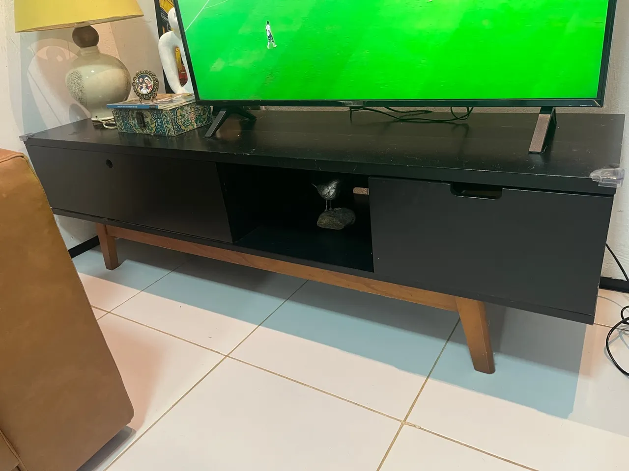 Rack para TV Preto com Pés de Madeira pura