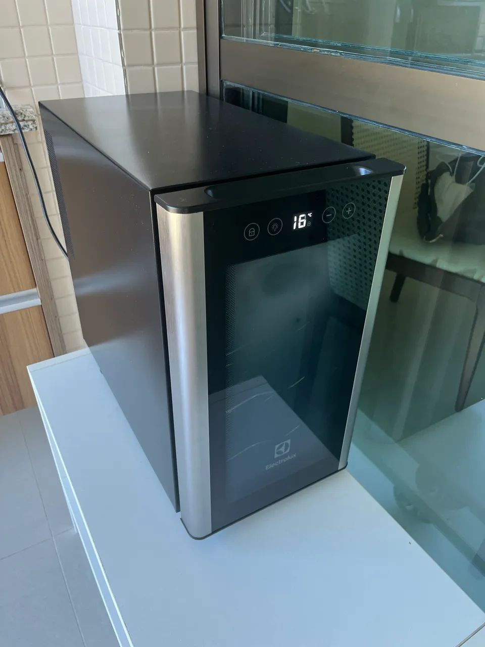 Adega de vinho perfeito estado