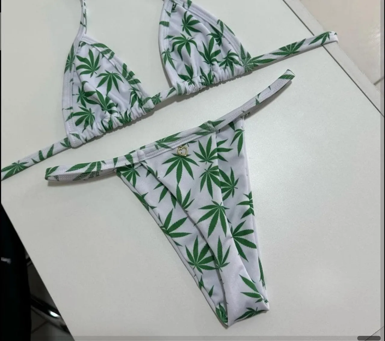 Biquíni de Praia Folhas Verdes