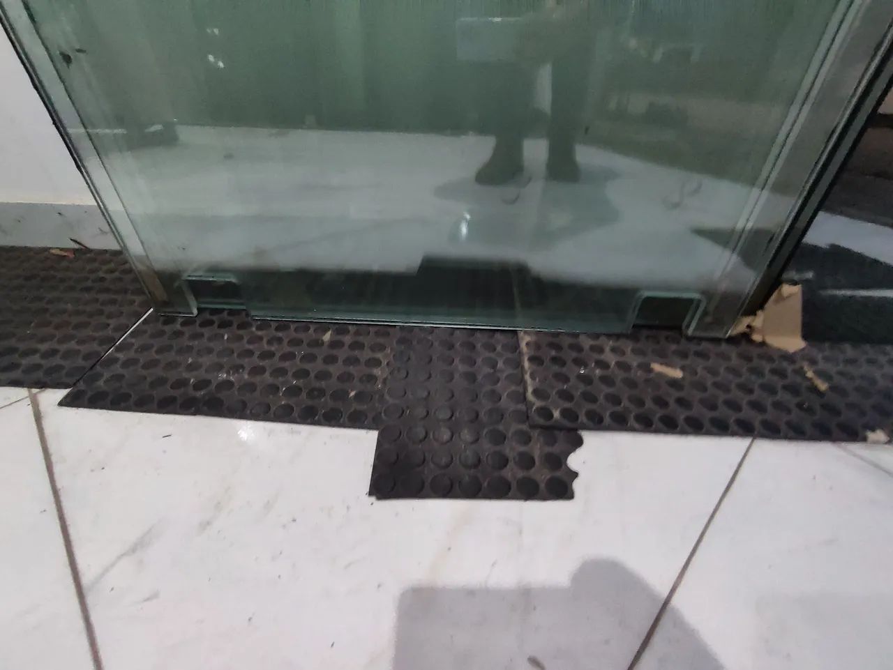 Vidro temperado FIXO ENORME 2,57x1,40 NAO ENTREGO  - Foto 3