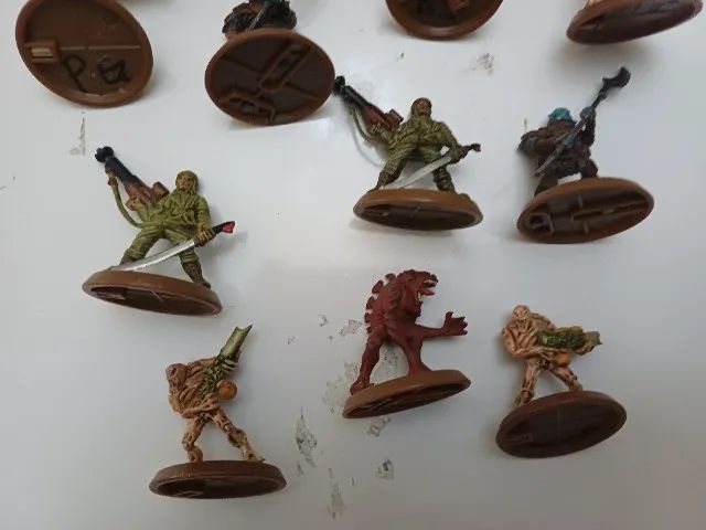 figuras originais da marca citadel com cartas  - Foto 5
