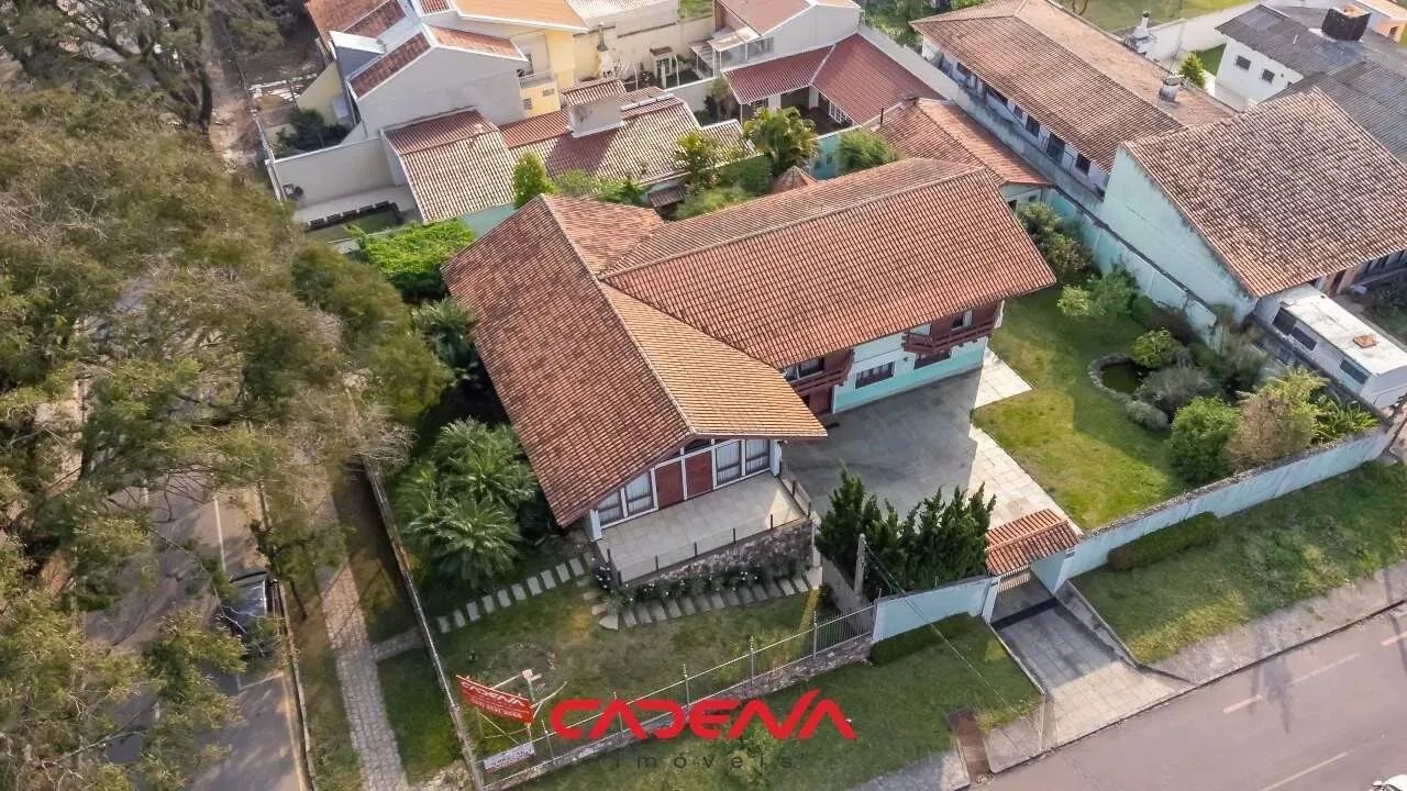 Casa com 5 quartos e 7 vagas à venda no Mercês