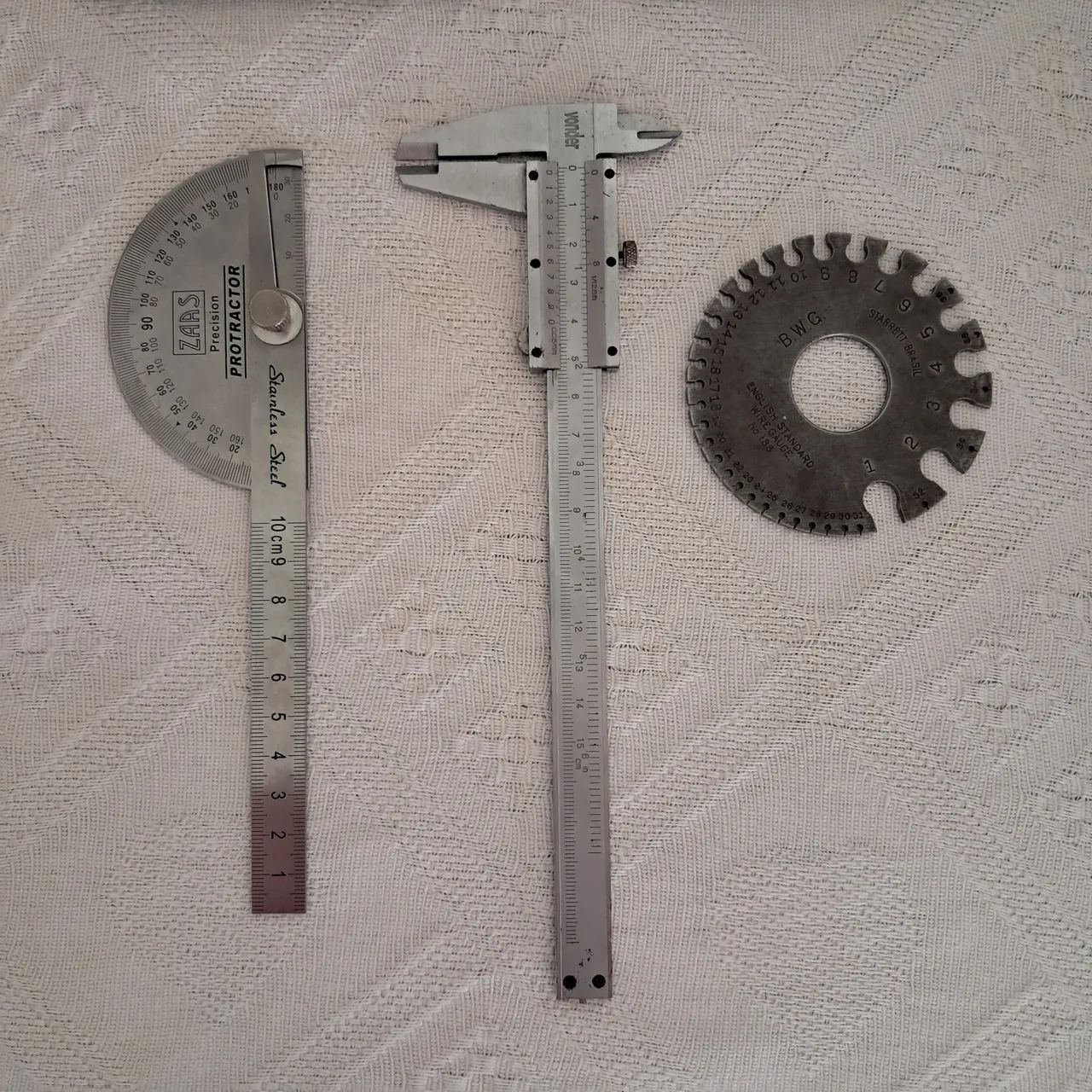 Vende-se Paquímetro + Transferidor de ângulo + Medidor Espessura chapa metálica 