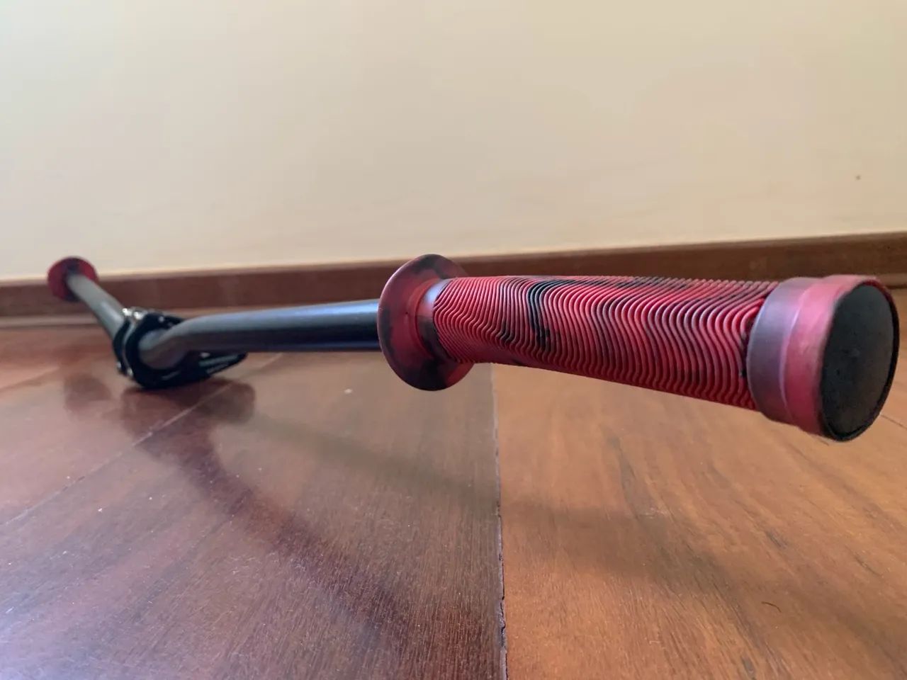 Mesinha guidão e Manopla e banco - Foto 5