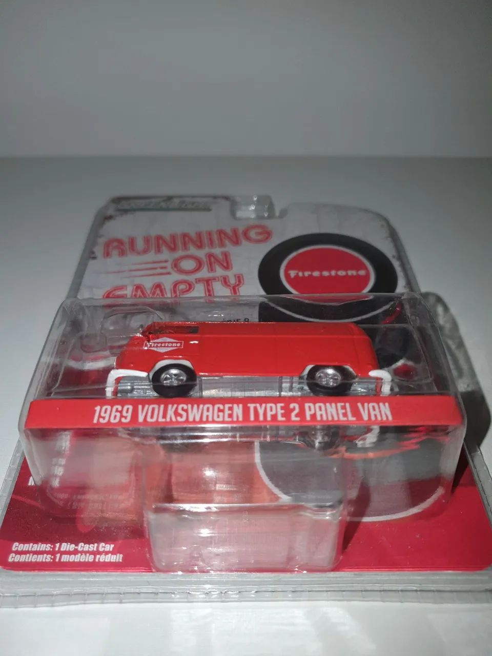 Kombi 1969 Volkswagen  Type 2 Panel Van  Firestone - Greenlight 1/64 - Foto 4