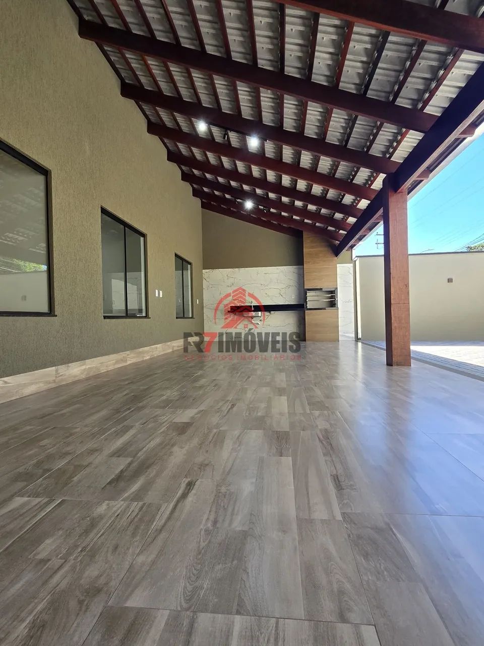 Linda casa! 3 Quartos sendo 1 Suíte - Área Gourmet ampla e com Churrasqueira - Res. Brisas - Foto 5