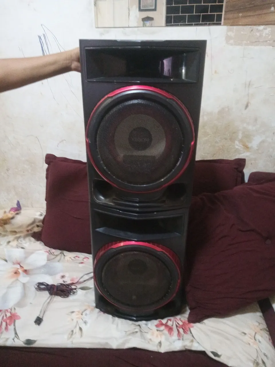 Vendo duas caixa de som LG em ótimo estado todas perfeita