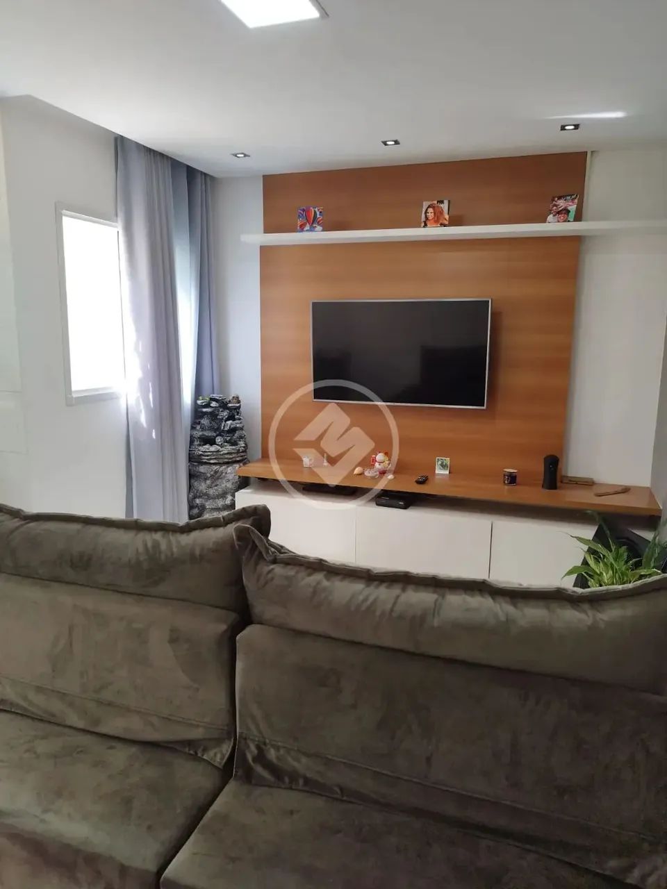 105M² 2 DORMS, 1 SUÍTE, SALA INTEGRADA A COZINHA COM LHA, QUINTAL, ÁREA GOURMET, CLOSET E 