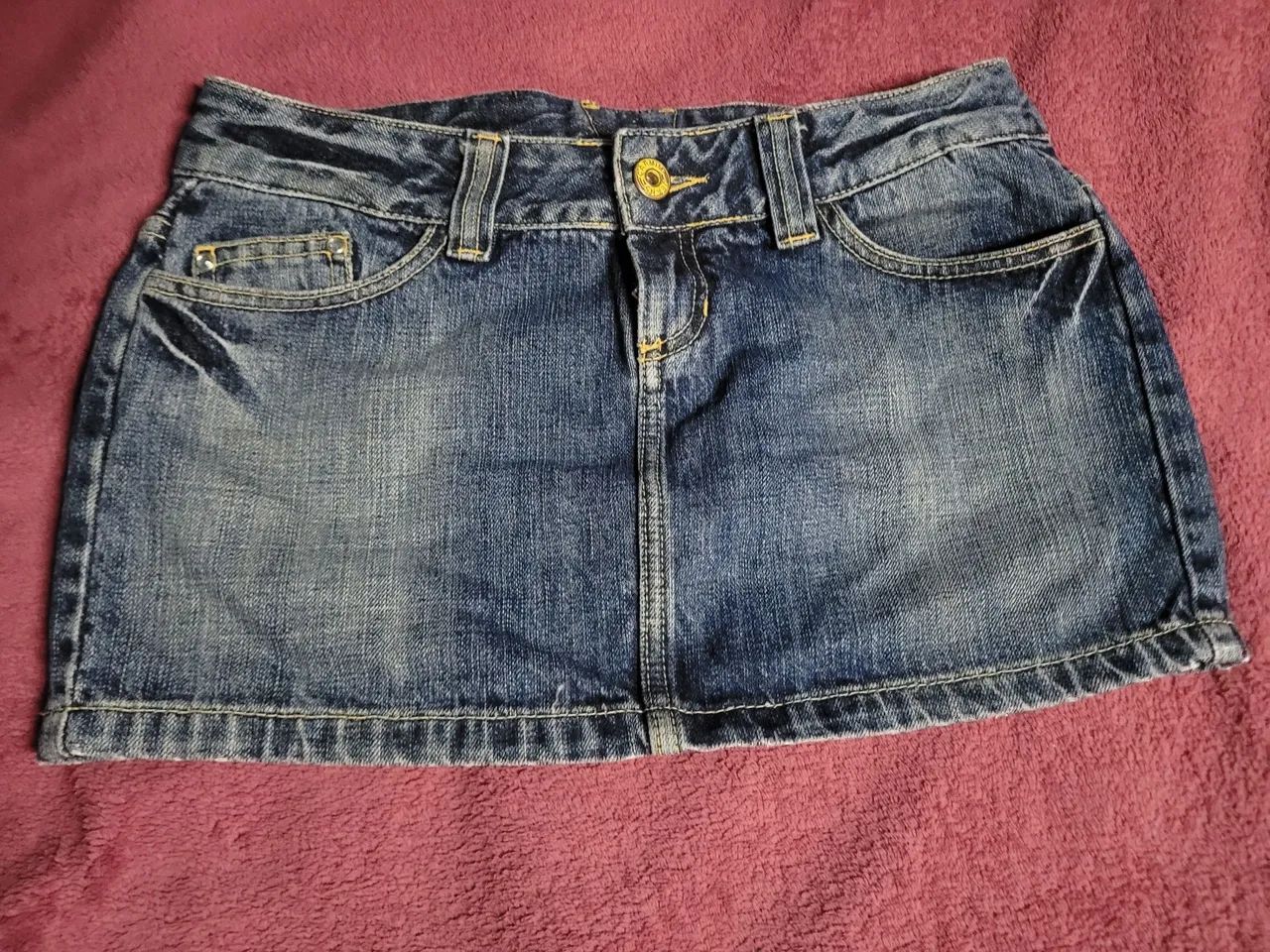 Mini saia jeans Carmim Original  numero 27. - Foto 3