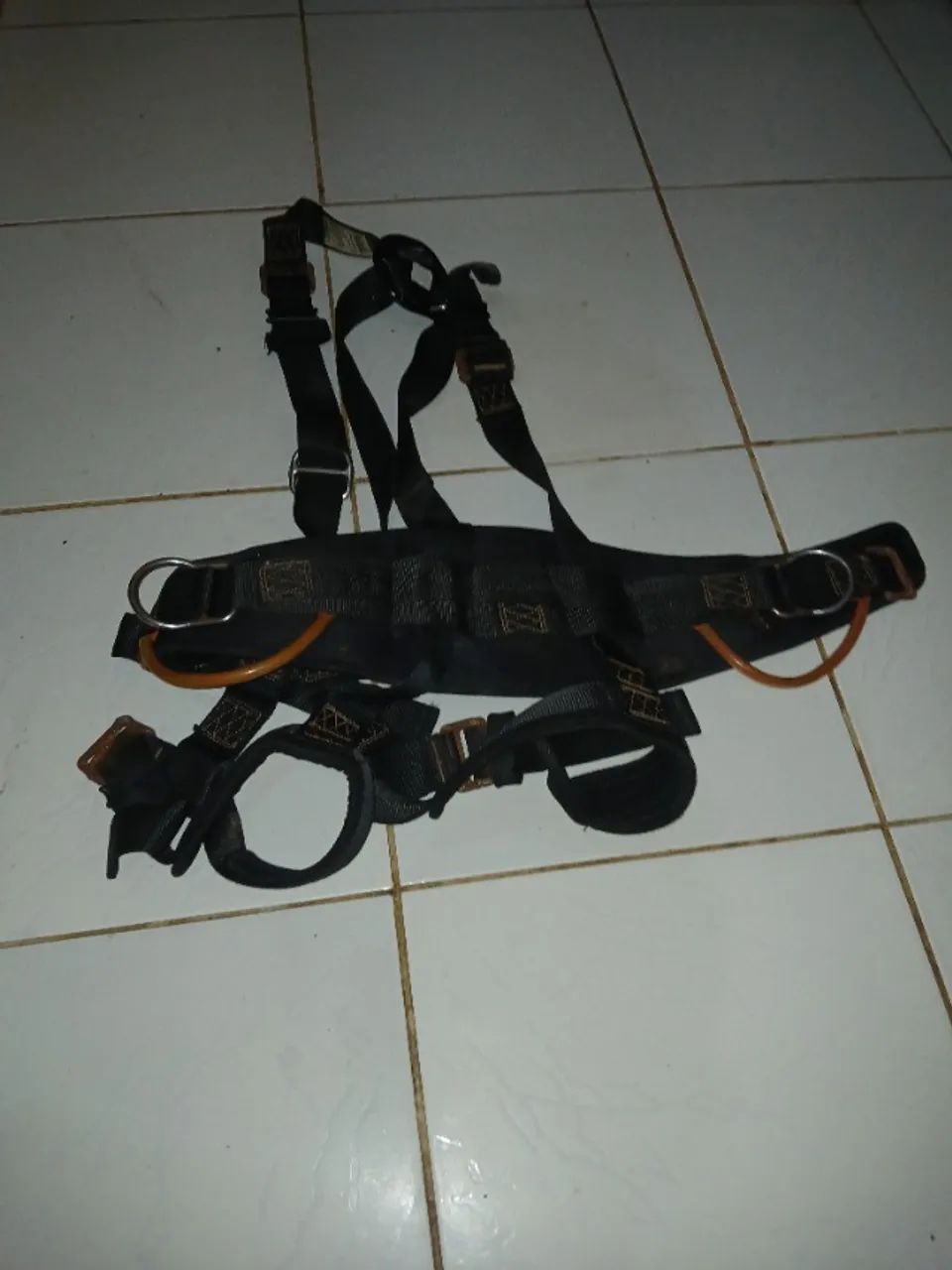 Cinto de segurança 2 pontos USADO (tipo paraquedista) - Foto 4