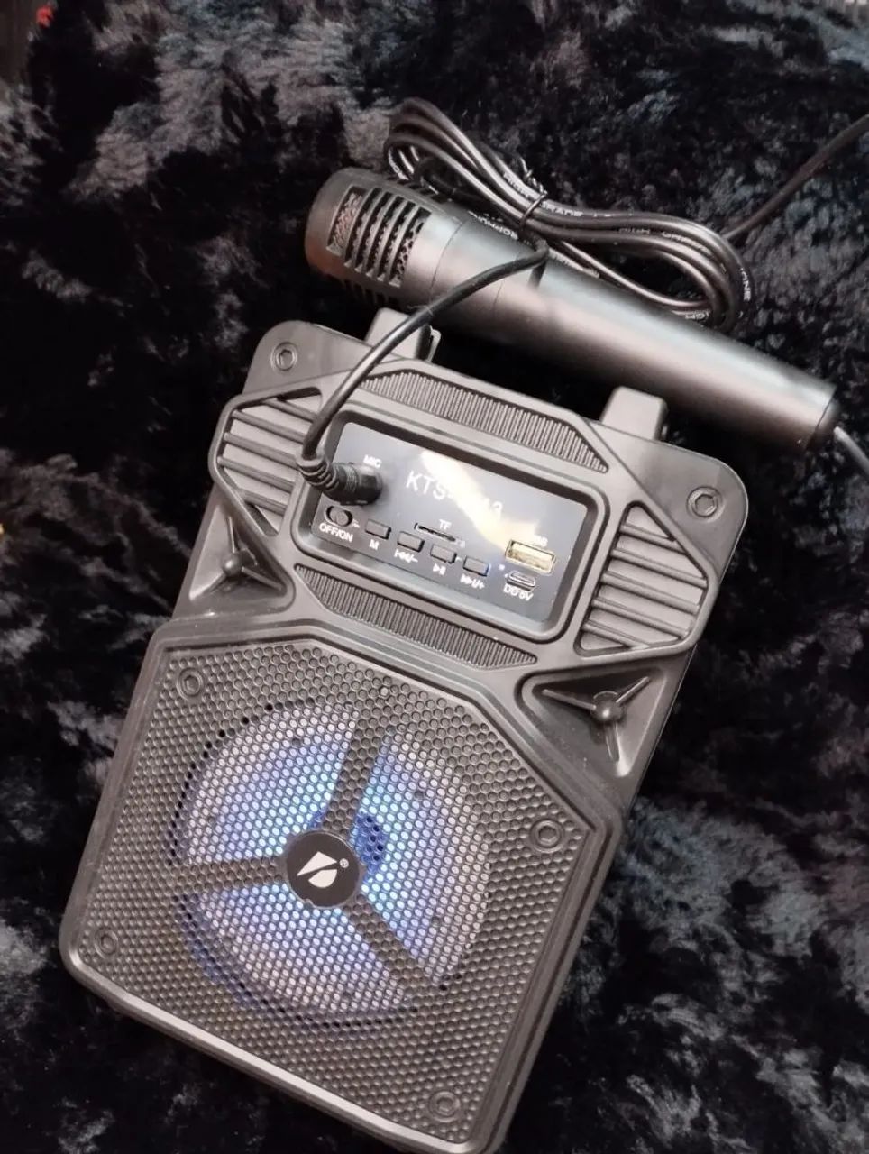 Caixa de som com microfone 