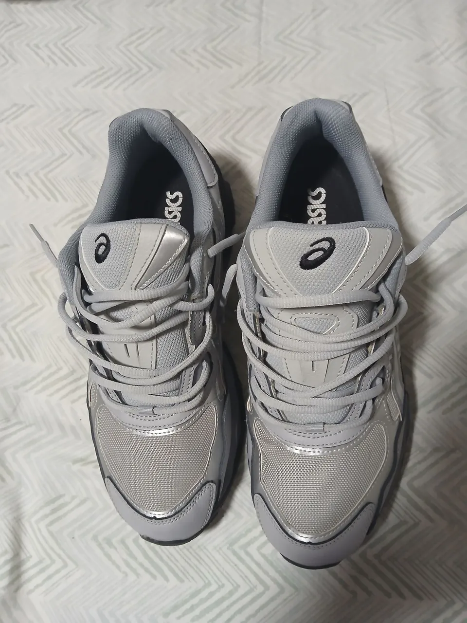 Tênis Asics cinza 42