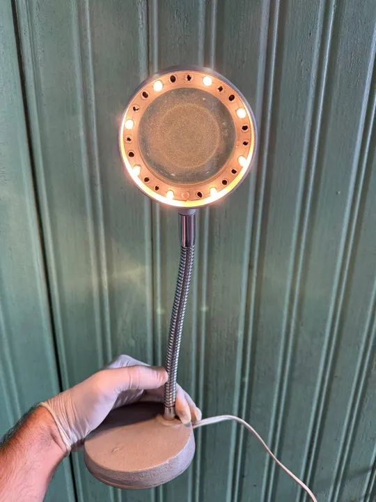 Luminária de Mesa Antiga com Lente de Aumento. Lupa luz - Foto 2