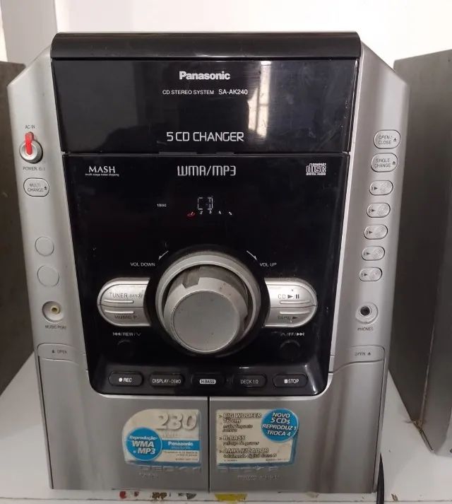 System Panasonic com rádio , toca cd 5 gavetas, saí auxiliar frontal , caixas funcionando - Foto 3