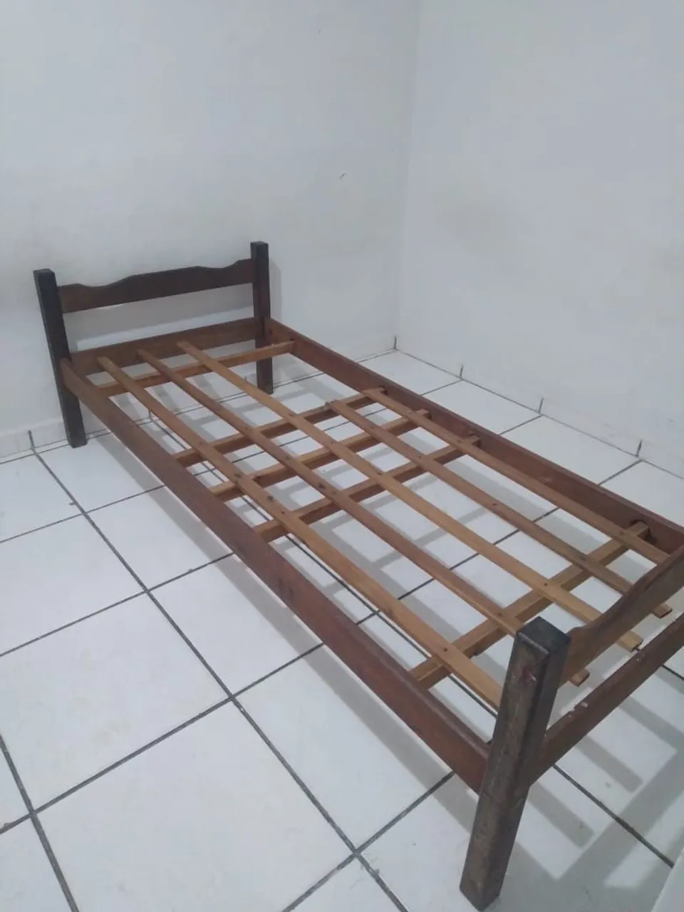 Cama sucupira de solteiro