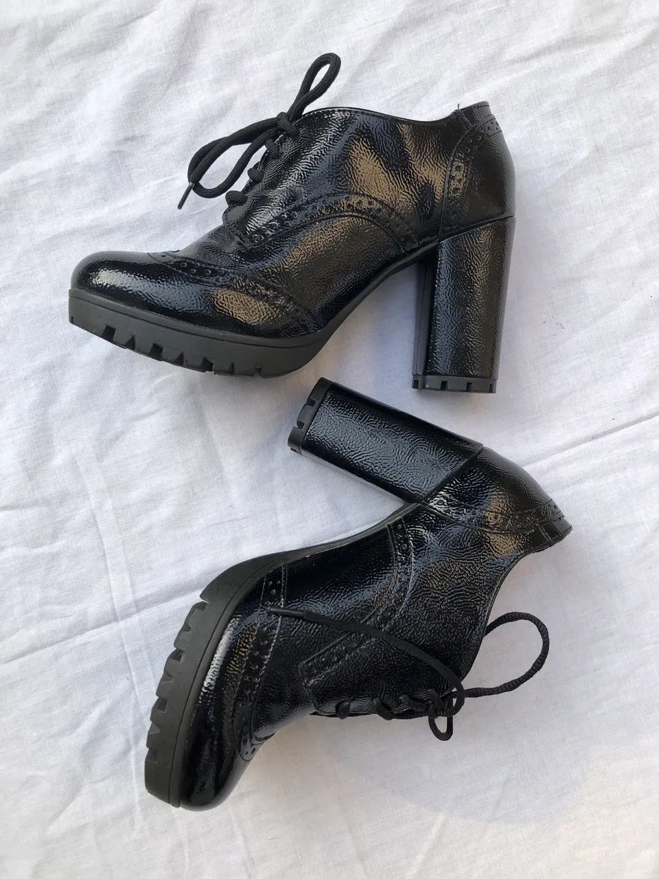 Sapato Oxford feminino couro verniz preto salto grosso tratorado via marte tamanho 36