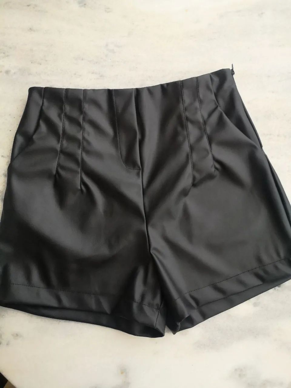 Shorts de Couro Sintético Elegante - Foto 3