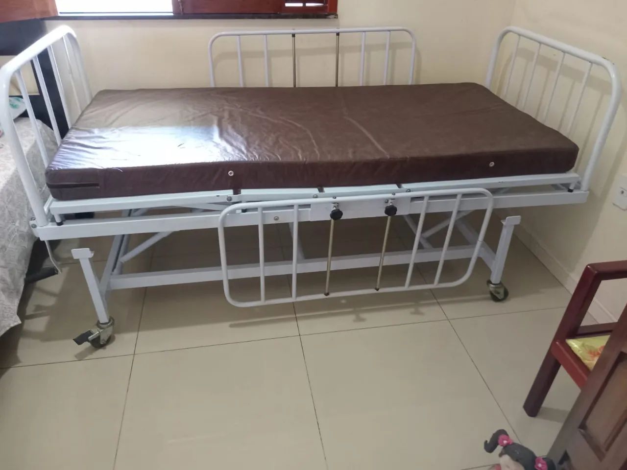 Cama Hospitalar C/3 Movimentos Residencial e Rodinhas  - Foto 3
