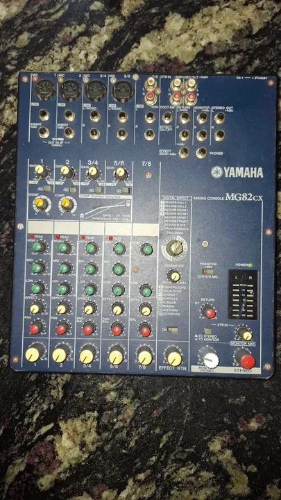 Mesa de Som Yamaha MG82Cx