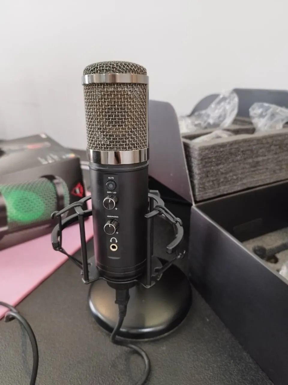 Microfone Streamer Trust Gaming GXT 256 Exxos Podcast Rgb Usb - Foto 5