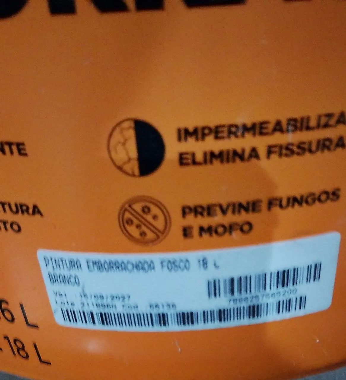 Tinta emborrachada branco fosco.