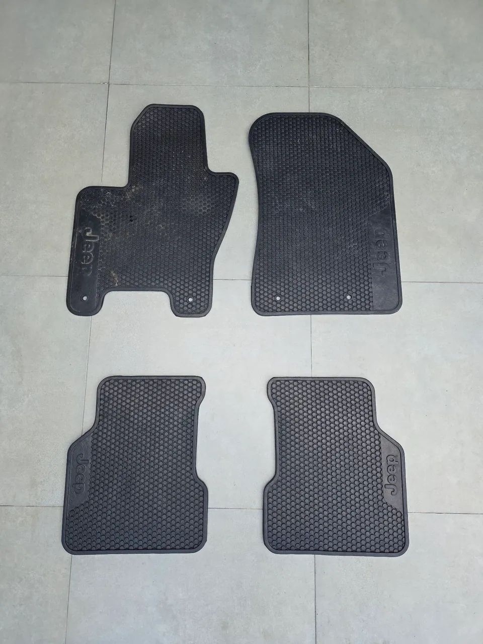 Jogo original de tapetes de borracha para Jeep Compass e Commander