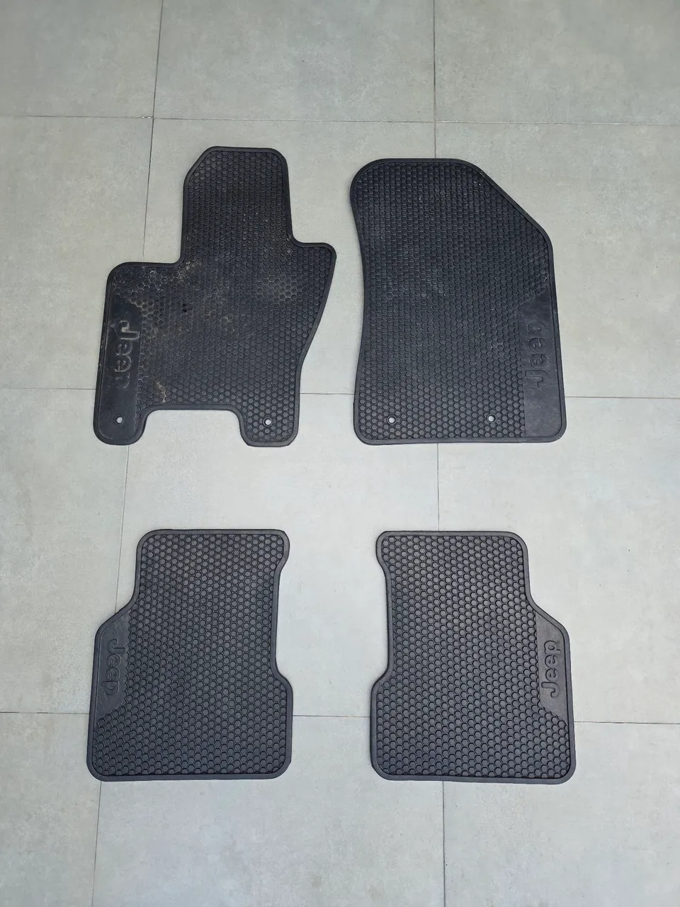 Jogo original de tapetes de borracha para Jeep Compass e Commander